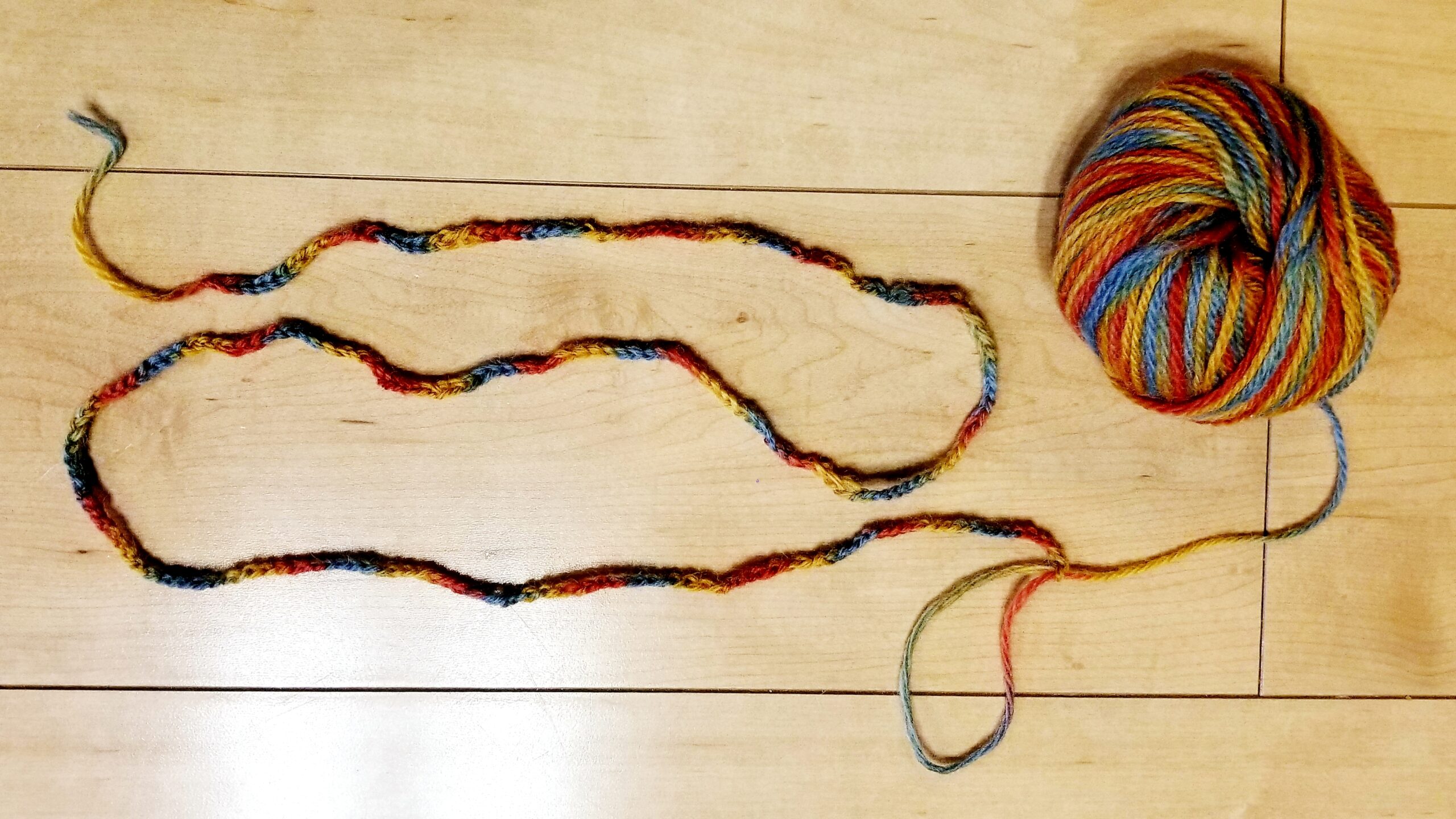 あやとり紐の作り方 指編みで簡単に結び目の目立たないあやとり紐を作ろう 三児ママの楽しい子育てdiy